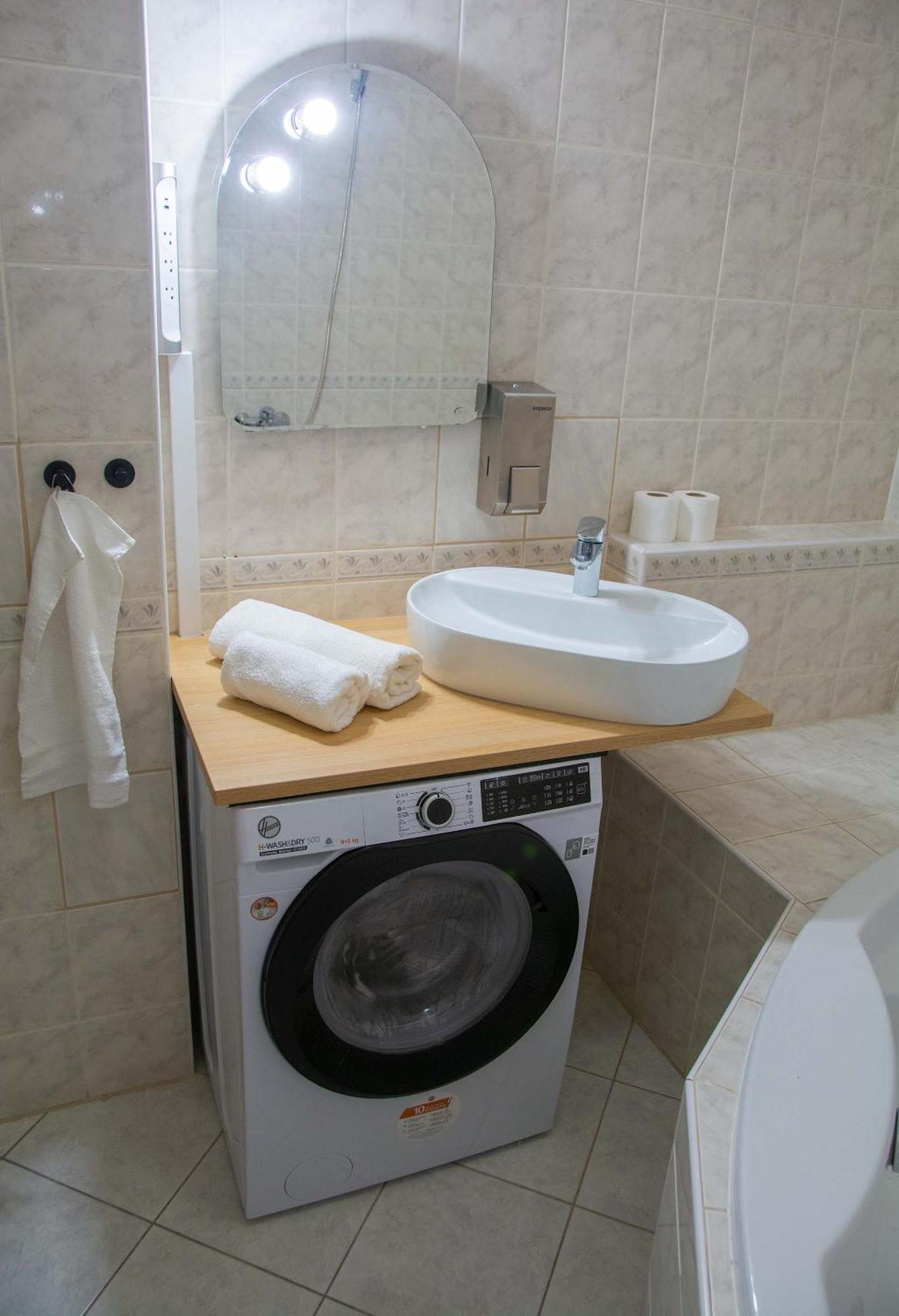 City Centre Apartment With Parking Praga Esterno foto
