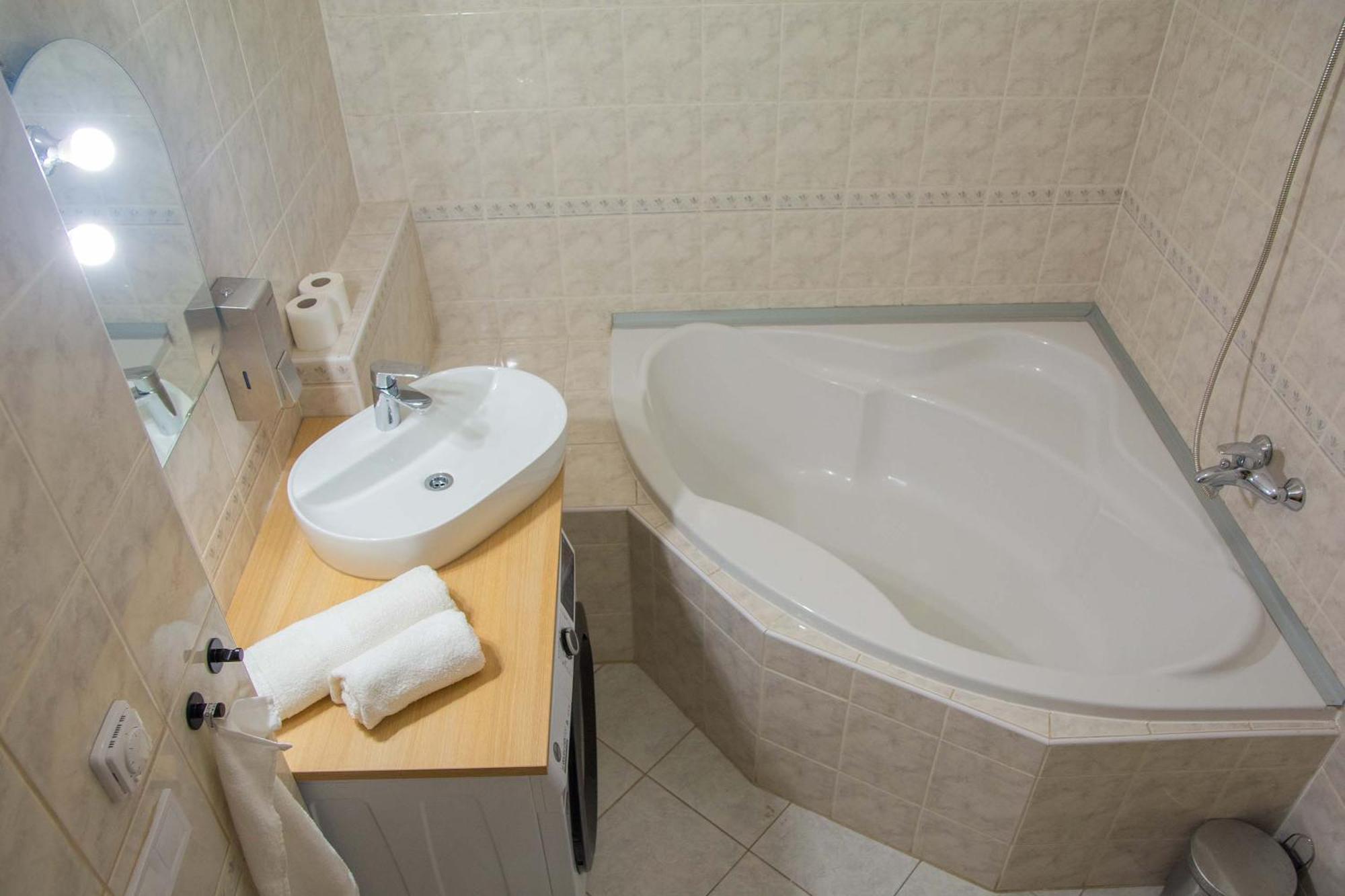City Centre Apartment With Parking Praga Esterno foto